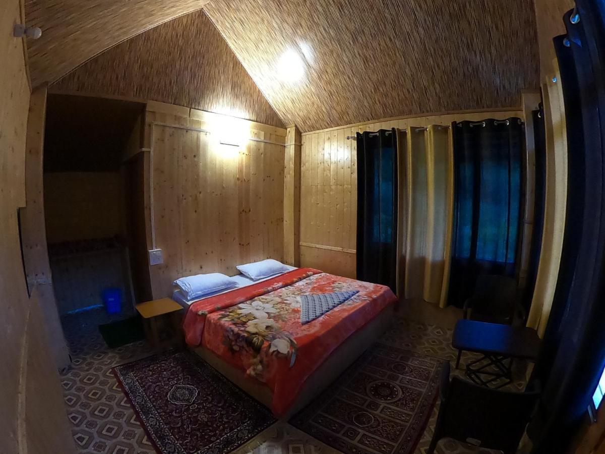 Reverberate Cafe & Cottages - Negi'S Place Jibhi Εξωτερικό φωτογραφία