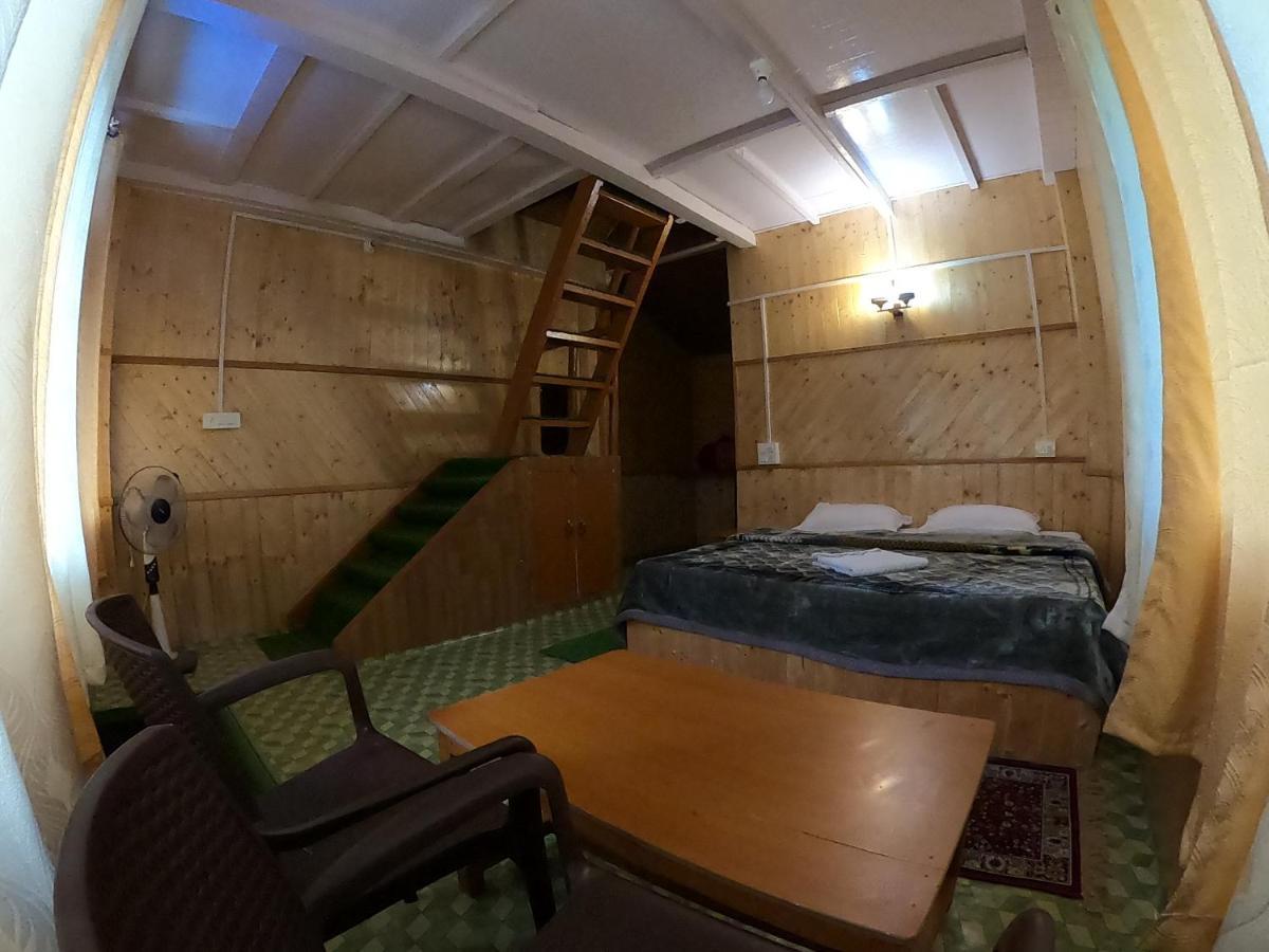 Reverberate Cafe & Cottages - Negi'S Place Jibhi Εξωτερικό φωτογραφία